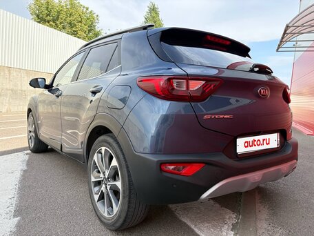 2020 Kia Stonic I, серый, 2000000 рублей, вид 4