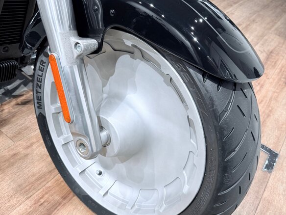 2019 Harley-Davidson Fat Boy, чёрный, 1799000 рублей - вид 23