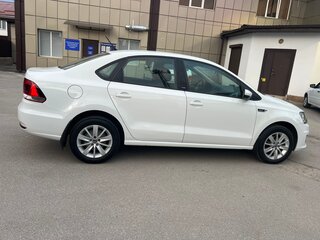 2016 Volkswagen Polo V Рестайлинг, белый, 1050000 рублей, вид 3