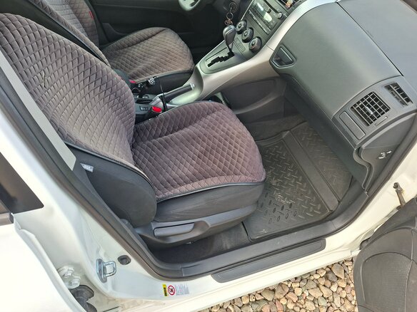2010 Toyota Auris I Рестайлинг, белый - вид 15