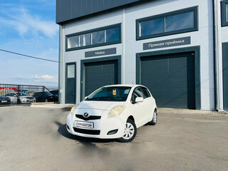 2009 Toyota Vitz II (XP90), белый, 559000 рублей, вид 1