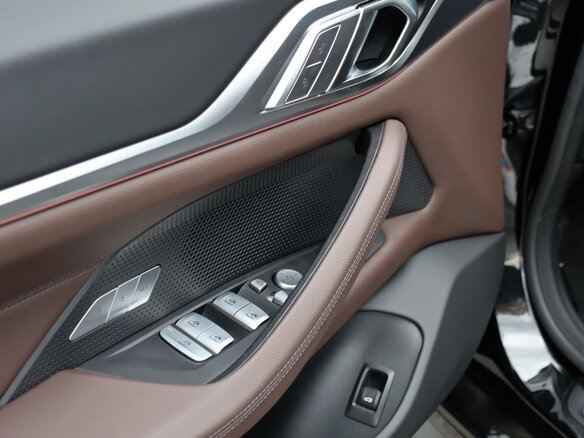 2025 BMW 4 серии 420i G22, G23, G26 Рестайлинг, чёрный - вид 17
