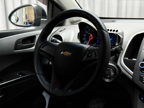 2013 Chevrolet Aveo II, чёрный, 829000 рублей - вид 10