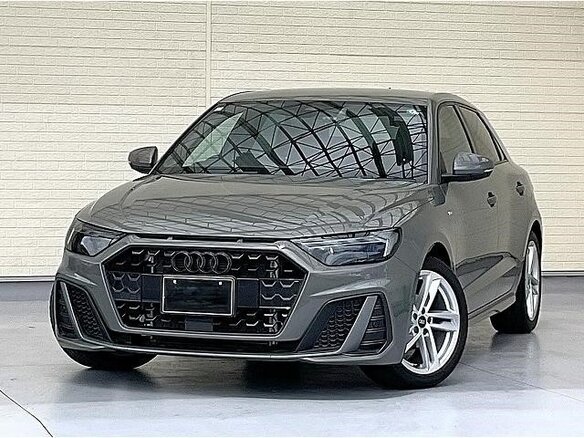 2022 Audi A1 citycarver II (GB), серый