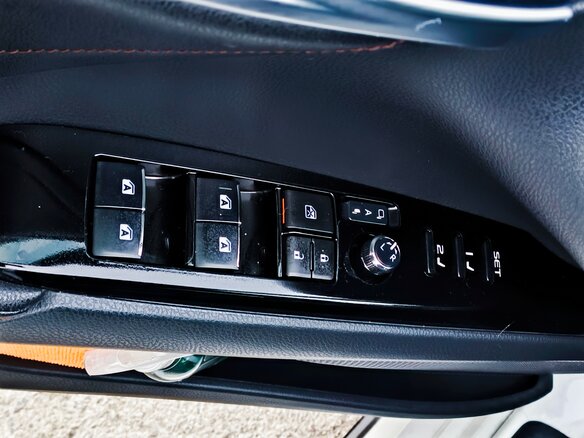 2019 Toyota Camry VIII (XV70), белый, 3700000 рублей - вид 27