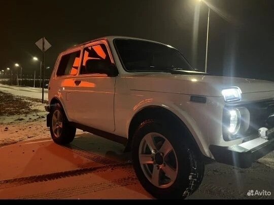2007 Lada (ВАЗ) 2121 (4x4) I Рестайлинг, белый, 330000 рублей - вид 3