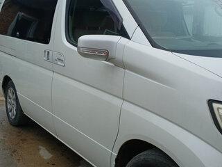 2005 Nissan Elgrand II (E51), белый, 1350000 рублей, вид 1