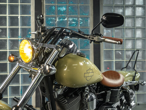 2004 Harley-Davidson Dyna Glide Custom, бежевый, 700000 рублей - вид 3