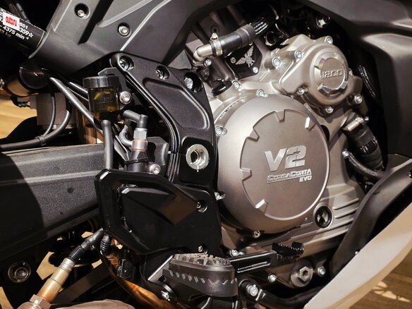 2026 Moto Morini X-CAPE 650, красный, 1499900 рублей - вид 10