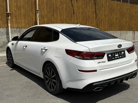 2018 Kia Optima IV Рестайлинг, белый, 1500000 рублей, вид 4