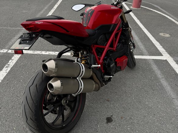 2011 Ducati Streetfighter, красный, 750000 рублей - вид 3