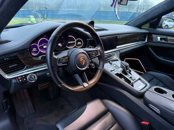 2021 Porsche Panamera 4 Executive II Рестайлинг, чёрный, 8999999 рублей - вид 5