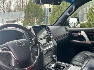 2018 Toyota Land Cruiser 200 Series Рестайлинг 2, белый, 6500000 рублей, вид 4