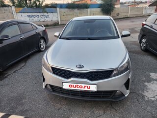 2020 Kia Rio IV Рестайлинг, серый, 1505000 рублей, вид 2