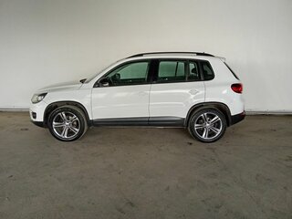 2016 Volkswagen Tiguan I Рестайлинг, белый, 1265000 рублей, вид 4