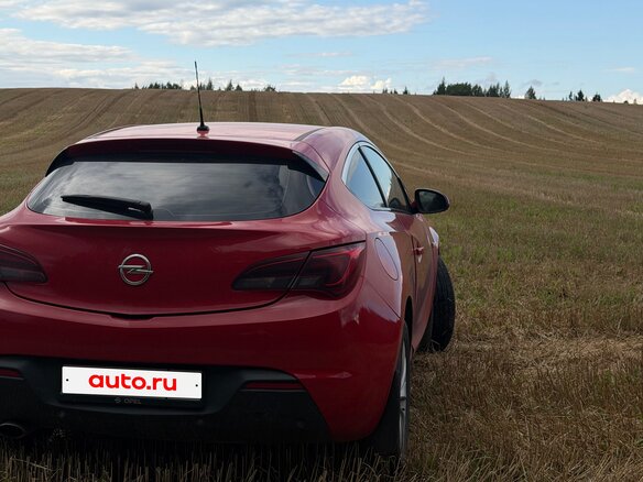 2012 Opel Astra GTC J Рестайлинг, красный, 900000 рублей - вид 1