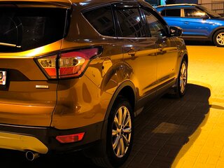 2017 Ford Kuga II Рестайлинг, коричневый, 1450000 рублей, вид 3