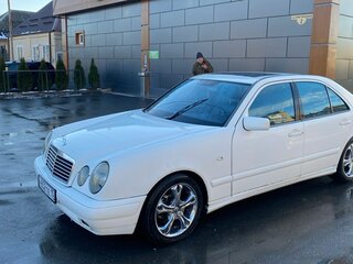 1997 Mercedes-Benz E-Класс 200 II (W210, S210), белый, 700000 рублей, вид 4
