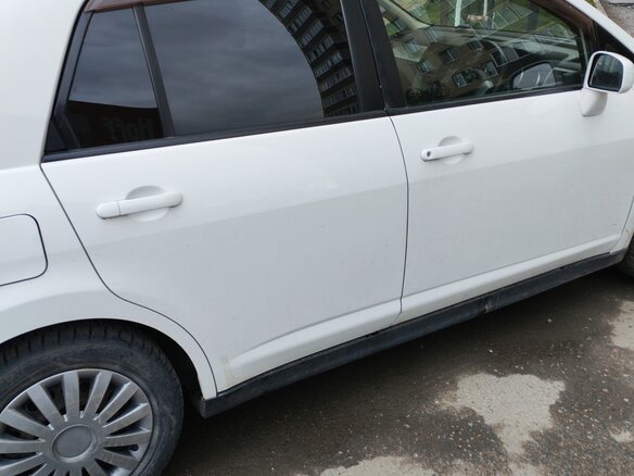 2005 Nissan Tiida Latio I, белый, 420000 рублей - вид 2
