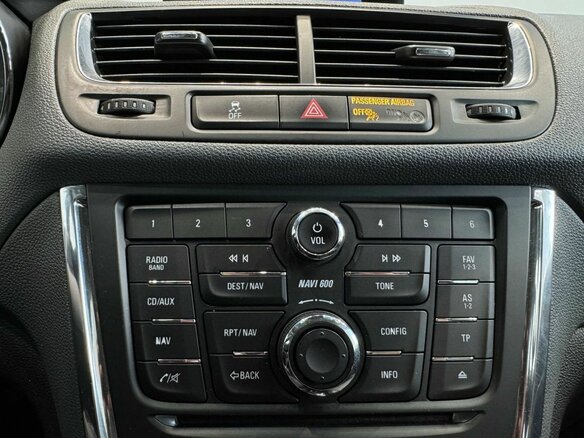 2013 Opel Mokka I, белый - вид 21