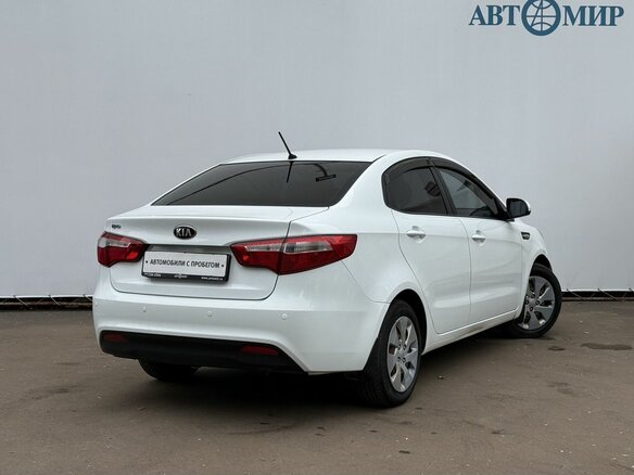 2014 Kia Rio 6-speed III, белый, 750000 рублей - вид 4