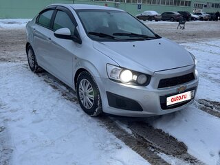 2014 Chevrolet Aveo II, серебристый, 635000 рублей, вид 3
