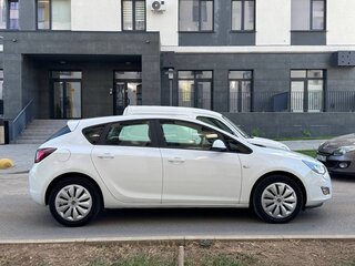 2010 Opel Astra J, белый, 550000 рублей, вид 3