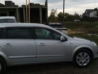 2012 Opel Astra H Рестайлинг, серебристый, 700000 рублей, вид 3