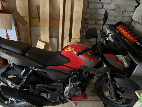 2024 Bajaj Pulsar NS 125, красный, 170000 рублей, вид 3