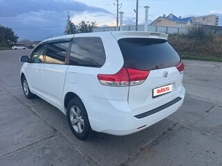 2011 Toyota Sienna III, белый, 2050000 рублей, вид 5