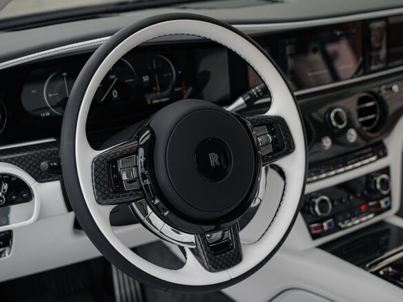 2026 Rolls-Royce Ghost Black Badge II Рестайлинг (Series II), серый, 58900000 рублей - вид 19
