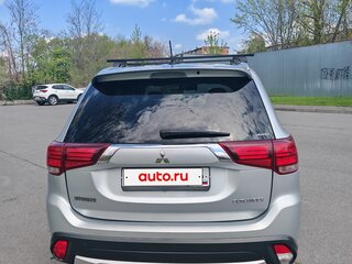 2015 Mitsubishi Outlander III Рестайлинг 2, серебристый, 2200000 рублей, вид 4