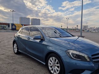 2014 Mercedes-Benz A-Класс 200 III (W176), синий, 1250000 рублей, вид 5