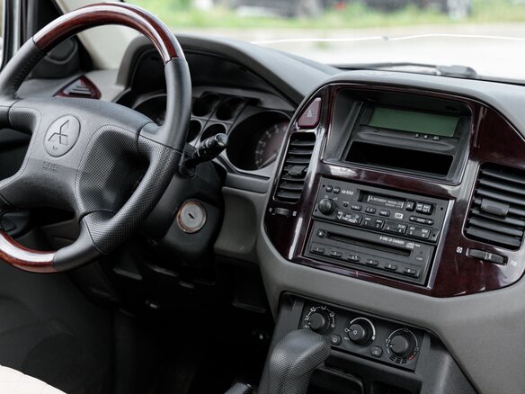 2000 Mitsubishi Pajero III, чёрный - вид 7