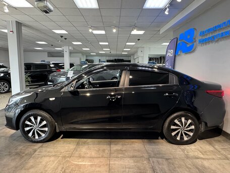 2017 Kia Rio IV, чёрный, 1048000 рублей, вид 5