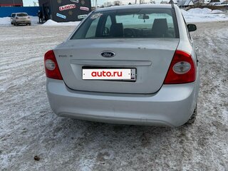 2010 Ford Focus II Рестайлинг, серебристый, 450000 рублей, вид 3