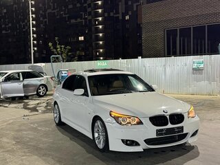 2009 BMW 5 серии 528i V (E60/E61) Рестайлинг, белый, 1340000 рублей, вид 4