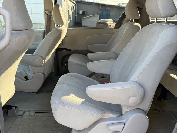 2012 Toyota Sienna III, серый, 1999999 рублей - вид 28