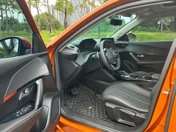 2022 Peugeot 2008 6AT II, оранжевый, 1280000 рублей - вид 8