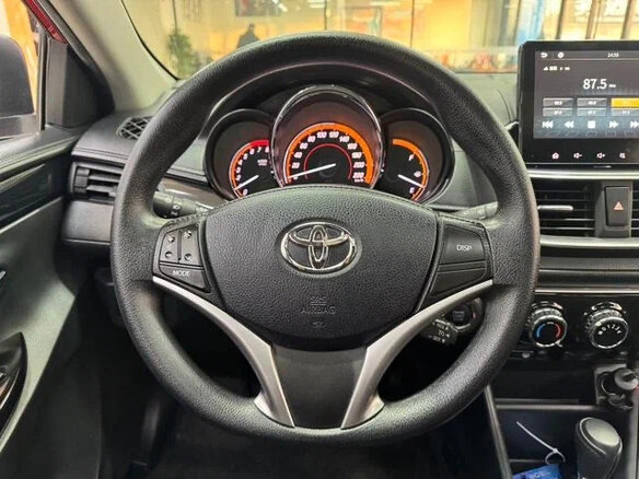2022 Toyota Yaris L X XP150 Рестайлинг, красный, 1040000 рублей - вид 6