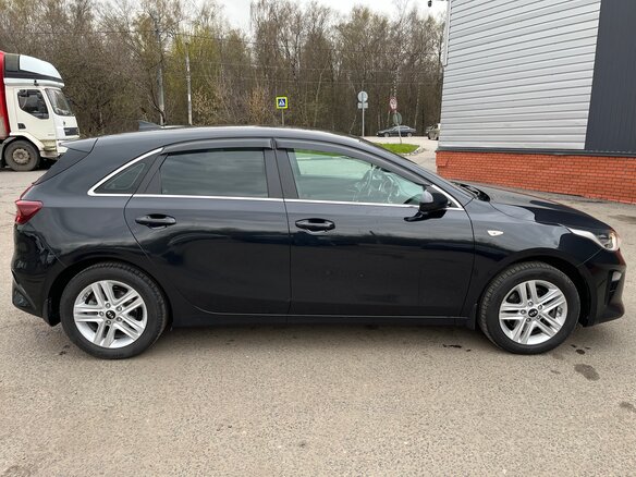 2019 Kia Ceed III, чёрный - вид 2