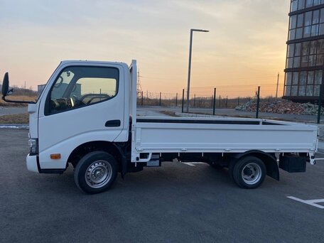 2022 Toyota Dyna, белый, 3500000 рублей, вид 4