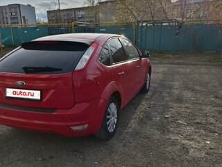 2010 Ford Focus II Рестайлинг, красный, 385000 рублей, вид 4