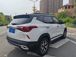 2023 Kia KX3, белый, 1650000 рублей, вид 4