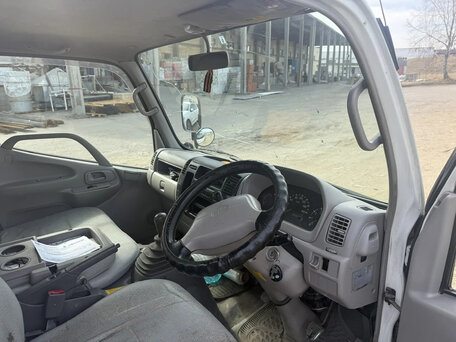 2006 Toyota Dyna, белый, 1850000 рублей, вид 4