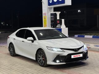 2021 Toyota Camry VIII (XV70) Рестайлинг, белый, 3660000 рублей, вид 5