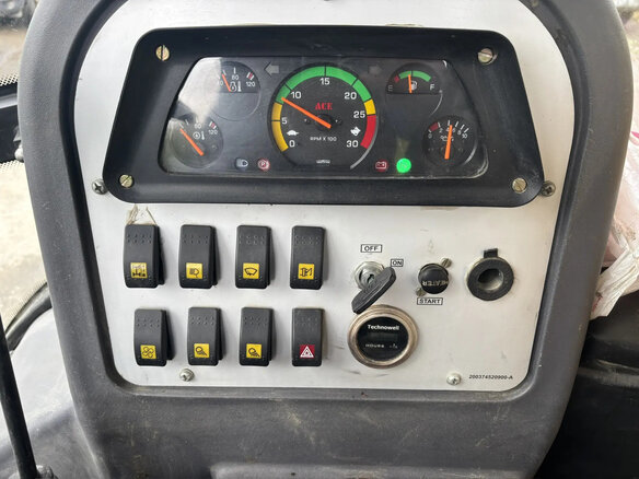 2023 ACE TLB95, жёлтый, 3600000 рублей - вид 23
