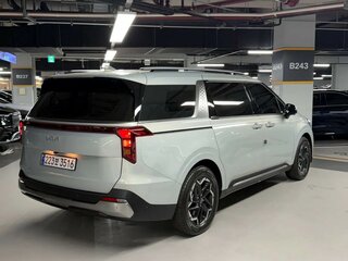 2025 Kia Carnival IV Рестайлинг, серебристый, 6900000 рублей, вид 4
