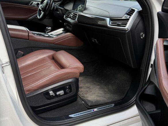 2021 BMW X6 40d III (G06), белый, 6200000 рублей - вид 29