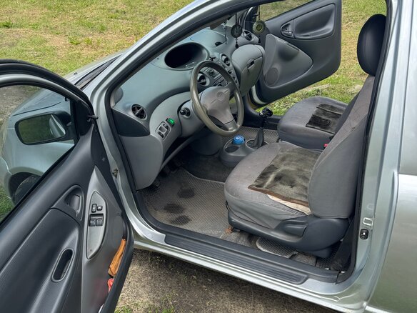1999 Toyota Yaris I, серебристый, 301000 рублей - вид 5